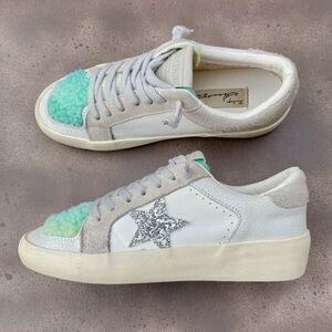 Vintage Havana Zoey Tie Die Plush White and Blue Sneakers Sz 8